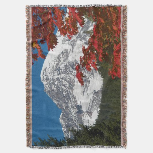 Mount Rainier en herfstbladkleuren Deken (Voorkant Verticaal)