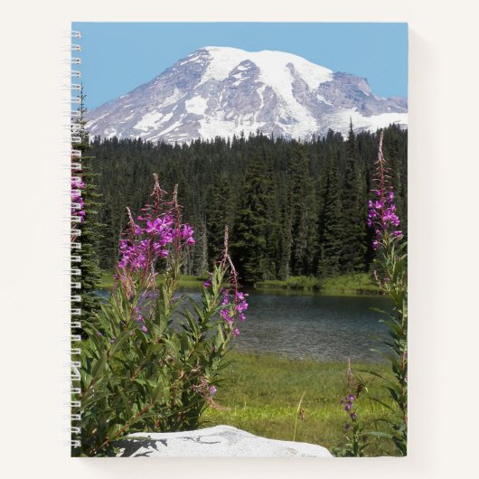 Mount Rainier en Wildflower Landschap Notitieboek (Voorkant)