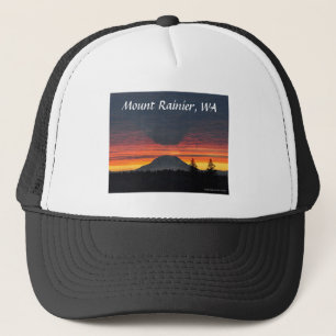 Mount Rainier en zijn schaduw Trucker Pet