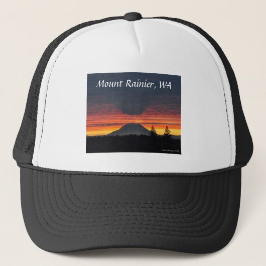 Mount Rainier en zijn schaduw Trucker Pet (Voorkant)
