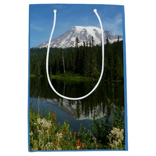 Mount Rainier Lake Reflectie met Wildflower Medium Cadeauzakje (Voorkant)