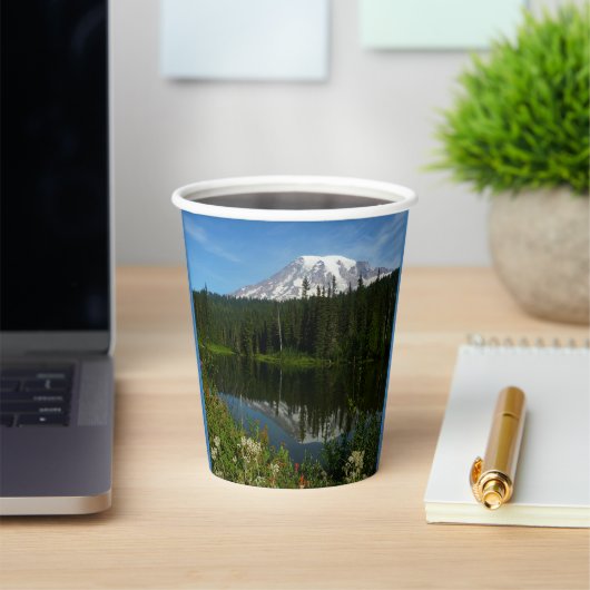 Mount Rainier Lake Reflectie met Wildflower Papieren Bekers (Insitu)