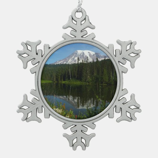 Mount Rainier Lake Reflectie met Wildflower Tin Sneeuwvlok Ornament (Voorkant)