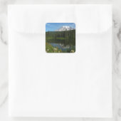 Mount Rainier Lake Reflectie met Wildflower Vierkante Sticker (Tas)