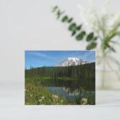 Mount Rainier-meerreflectie met wilde bloemen (Staand voorkant)