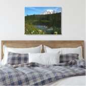 Mount Rainier-meerreflectie met wilde bloemen Canvas Afdruk (Insitu (Slaapkamer))