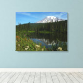 Mount Rainier-meerreflectie met wilde bloemen Canvas Afdruk (Insitu (Houten vloer))
