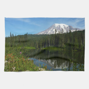 Mount Rainier-meerreflectie met wilde bloemen Theedoek