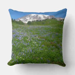 Mount Rainier met paarse lupine Kussen