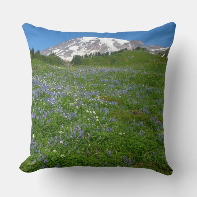 Mount Rainier met paarse lupine Kussen (Voorkant)