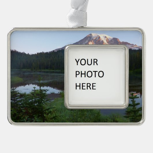 Mount Rainier Reflecteerde Sunrise II Verzilverd Omlijst Ornament (Voorkant)