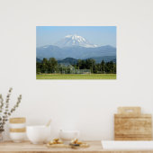 Mount Rainier torent boven voetbalveld Poster (Keuken)