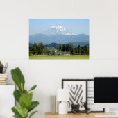 Mount Rainier torent boven voetbalveld Poster (Thuiskantoor)