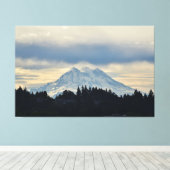 Mount Rainier vanaf West Bay Drive, Olympia, WA Canvas Afdruk (Insitu (Houten vloer))