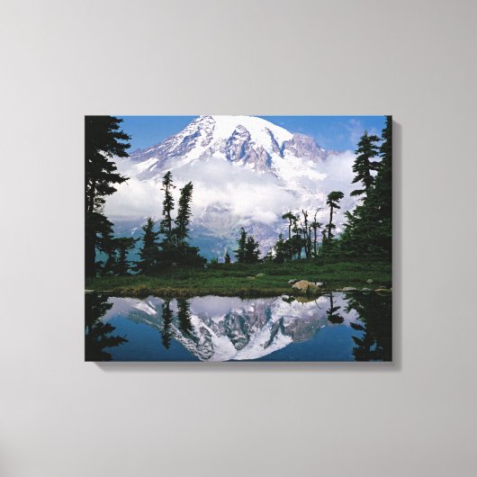 Mount Rainier weerspiegeld in een bergmeer Canvas Afdruk (Voorkant)