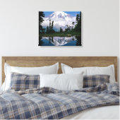 Mount Rainier weerspiegeld in een bergmeer Canvas Afdruk (Insitu (Slaapkamer))