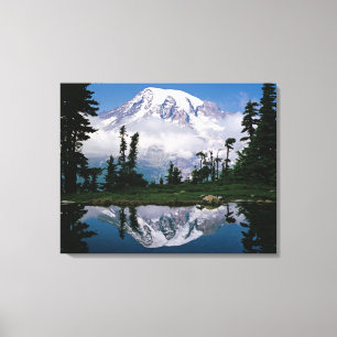 Mount Rainier weerspiegeld in een bergmeer Canvas Afdruk