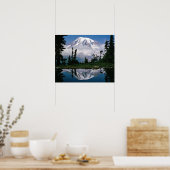 Mount Rainier weerspiegeld in een bergmeer Poster (Keuken)