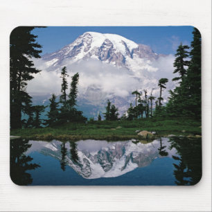 Mount Rainier weerspiegeld in een bergmeertje Muismat