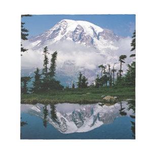 Mount Rainier weerspiegeld in een bergmeertje Notitieblok