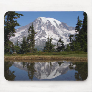Mount Rainier weerspiegeld in Mountain Lake Muismat