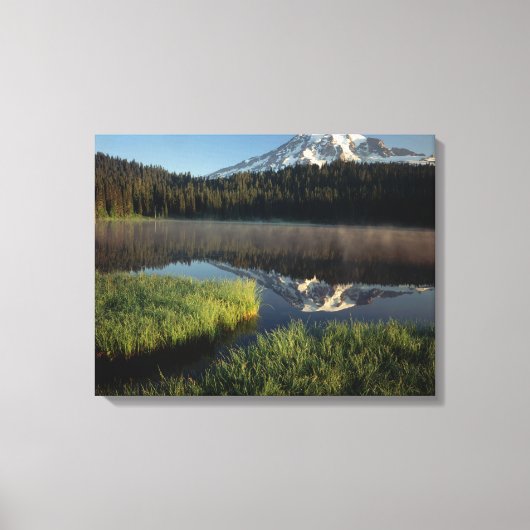 Mount Rainier weerspiegeld in Reflection Lake 2 Canvas Afdruk (Voorkant)