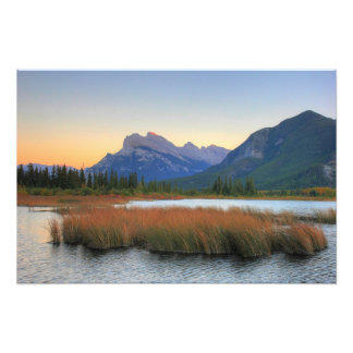 Mount Rundle en Vermilion Lake Sunset Foto Afdruk