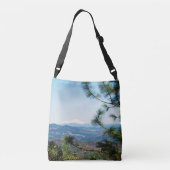 Mount Shasta door de bomen...... Crossbody Tas (Achterkant)