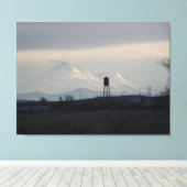 Mount Shasta Zonsondergang in de Sneeuw 3 Canvas Afdruk (Insitu (Houten vloer))