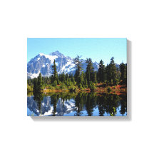 Mount Shuksan op een zonnige dag Canvasprint