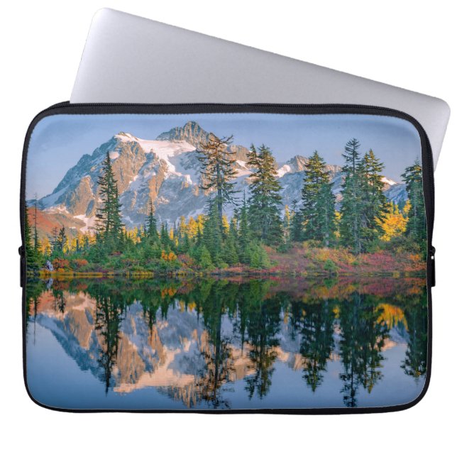 Mount Shuksan weerspiegeld in Reflection Lake Laptop Sleeve (Voorkant)