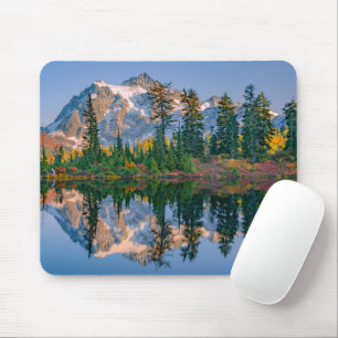 Mount Shuksan weerspiegeld in Reflection Lake Muismat