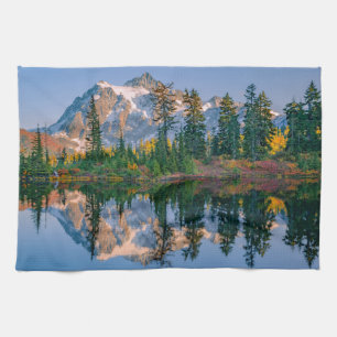 Mount Shuksan weerspiegeld in Reflection Lake Theedoek