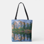 Mount Shuksan weerspiegeld in Reflection Lake Tote Bag (Achterkant)