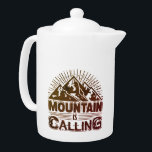 Mountain Art & Adventure: De Oproep van de Natuur Theepot<br><div class="desc">Ga op een boeiende reis waar bergkunst en avontuur elkaar ontmoeten. Ontdek de schoonheid van natuur door te wandelen,  kamperen en bergbeklimmen geschenken. Vakantie modus in de heuvels en valleien wacht.</div>