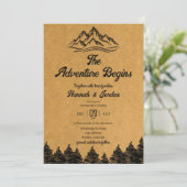 Mountain avontuur begint rustieke houten bruiloft kaart (Staand voorkant)