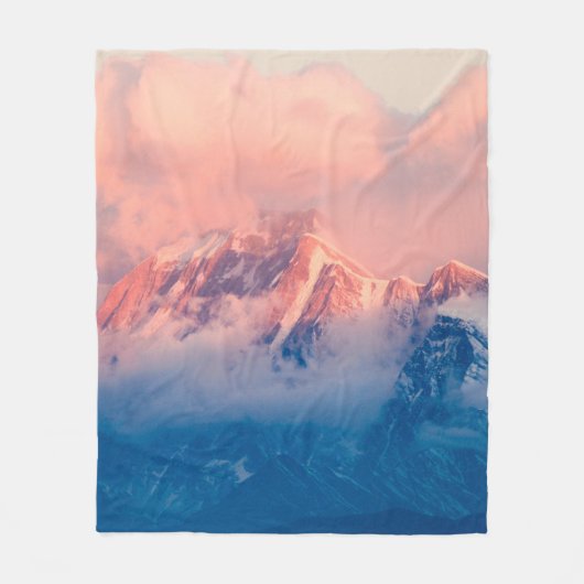 MOUNTAIN BEDEKT MET SNEEUW OP DAG FLEECE DEKEN (Voorkant)