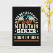 Mountain Biker, geboren in 1986 40th Birthday Gift Kaart (Gele Bloem)