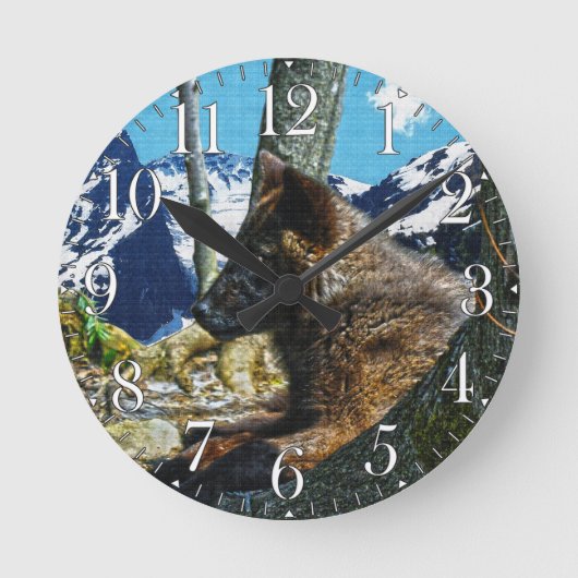 Mountain Black Wolf Resting by Trees Wildlife Art Ronde Klok (Voorkant)