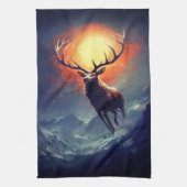 Mountain Buck loopt van brandend vuur Theedoek (Verticaal)