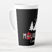 Mountain Camping Modern Badge Latte Mok (Linkerhoek)