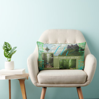 Mountain fantasy kunst met foto en monogram kussen