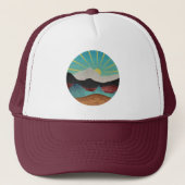 Mountain Fantasy Sunrise Trucker Pet (Voorkant)