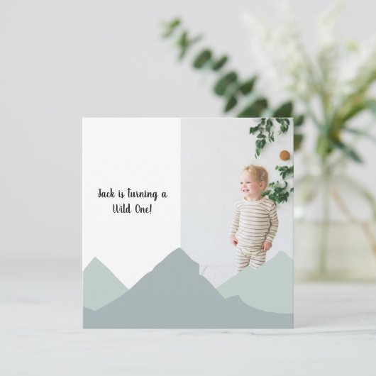 Mountain First Birthday Photo Invitation (Staand voorkant)