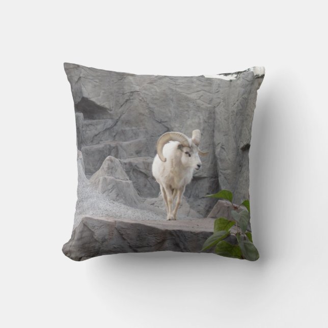 Mountain Goat Pillow Kussen (Voorkant)