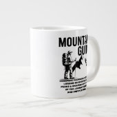 Mountain Guide Hiking Adventure Graphic Design Grote Koffiekop (Voorkant rechts)