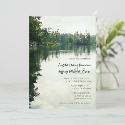 Mountain Lake reflectie rustieke bruiloft uitnodig Kaart (Staand voorkant)