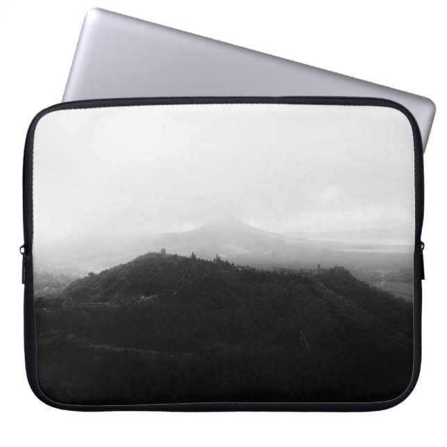  MOUNTAIN LANDSCAPE LAPTOP SLEEVE (Voorkant)