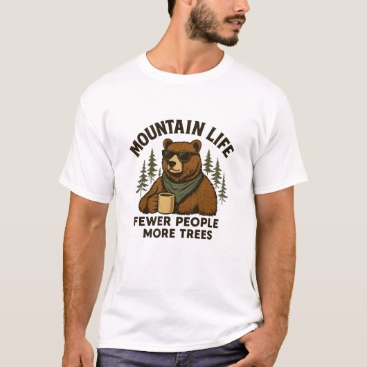 Mountain Life, Fewer People More Trees Coffee Bear T-shirt (Voorkant)
