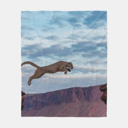 Mountain Lion Jumping Morning Skyjump,lion,animal, Fleece Deken (Voorkant)